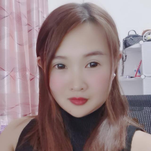 Bella - Eyelash Artist Assistant Bloomdollylash